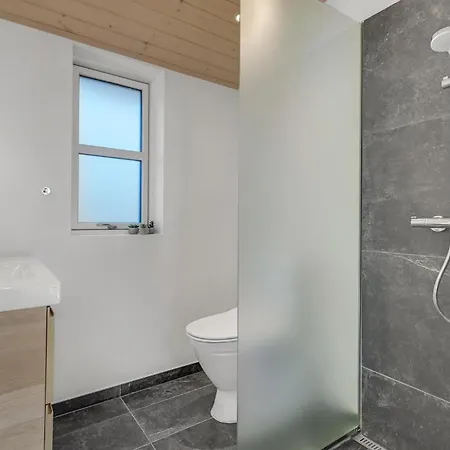 Dom wakacyjny 5 Bedroom Amazing In *