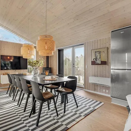 5 Bedroom Amazing In Glesborg