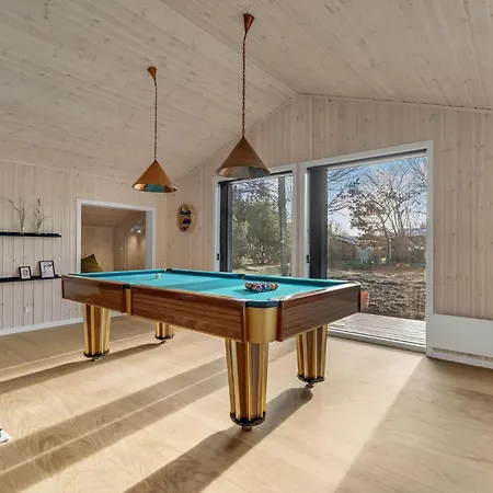 5 Bedroom Amazing In Glesborg