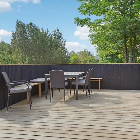 5 Bedroom Amazing In Glesborg