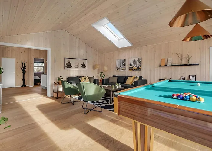 5 Bedroom Amazing In Casa vacanze Glesborg