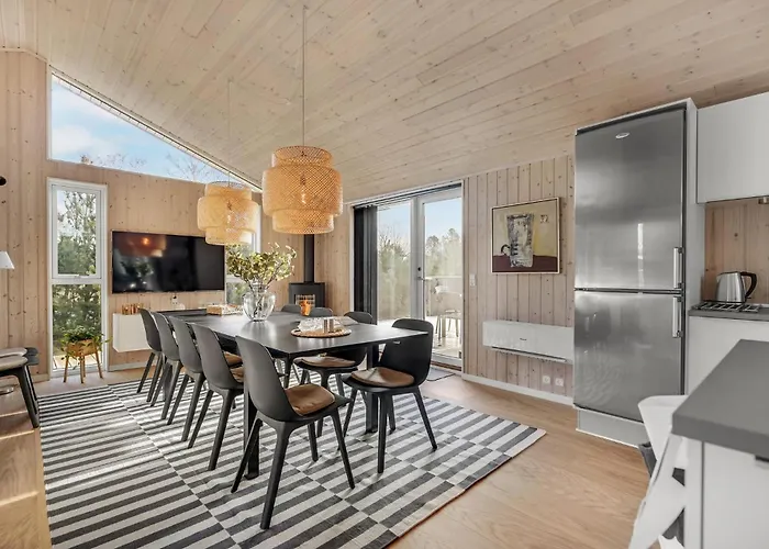 5 Bedroom Amazing In Glesborg