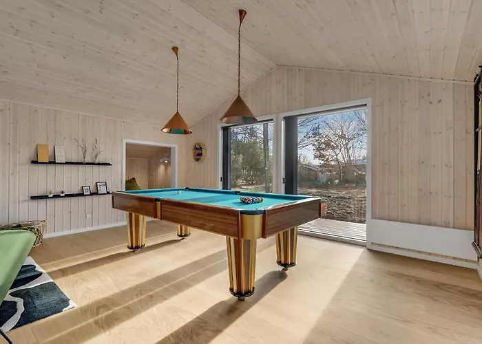 5 Bedroom Amazing In Glesborg